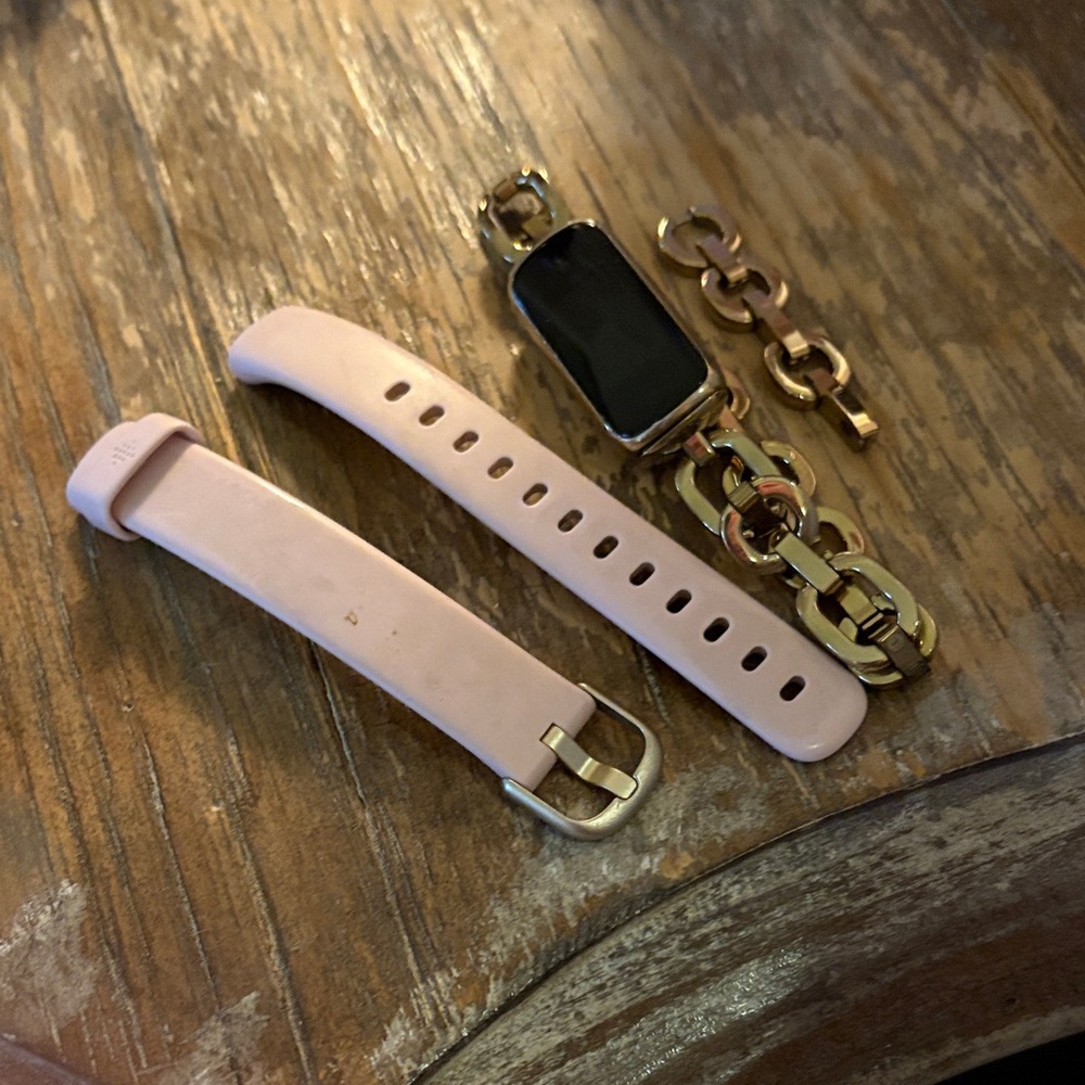 Fitbit Luxe Special Edition “Gorjana Parker link+pink exercise band w/charger.